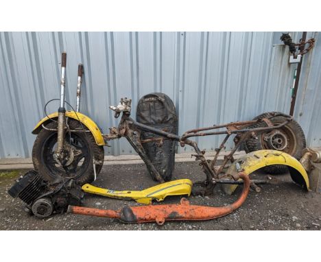 1974 Suzuki RV125 Registration number HUW 399N Frame number RV125-28471 Engine number RV125-30536 Incomplete machine Client h