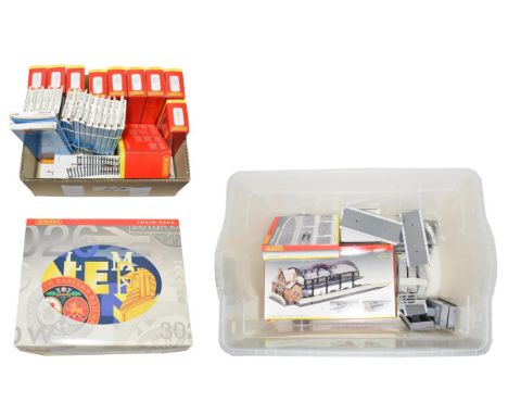 Hornby (China) OO Gauge R2024 Western Region Express Passenger Train Set with Winchester Castle BR 5042 locomotive;  R2326 Cl