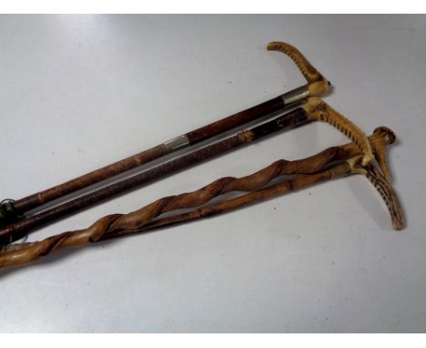 Four bone handled vintage riding crops. 