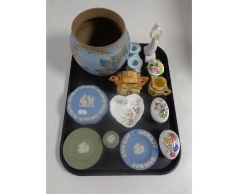 A tray containing miscellaneous china to include cottage ware, Aynsley ring stand, Wedgwood Jasperware etc.  