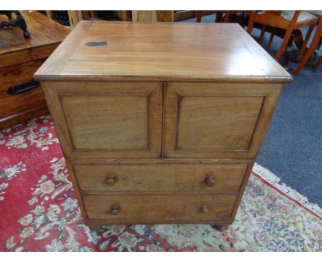 A Georgian mahogany commode chest 