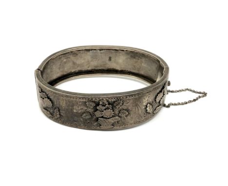 A good quality Victorian silver bangle, Birmingham 1882.  