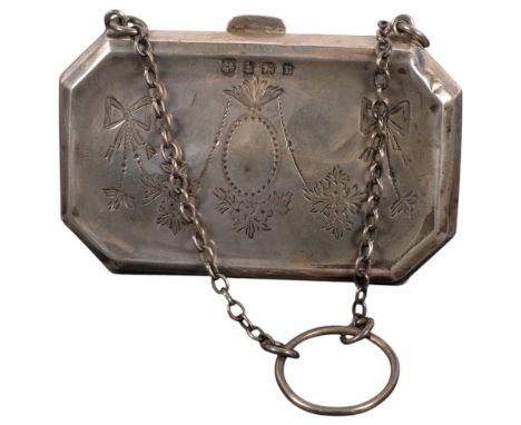 A George V engraved silver purse and chain, hallmarks for 1916