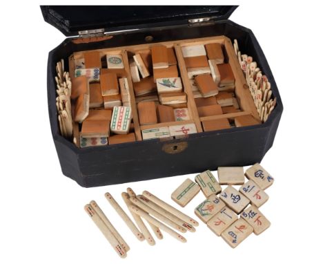 Vintage bamboo Mahjong set, in lacquered box with bird and foliated decoration, 28cm across