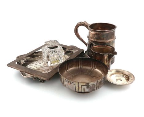 A mixed lot of silver items,comprising: a Britannia standard mug, by the Goldsmiths and Silversmiths Company, London 1902, a 