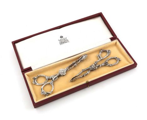 A pair of Victorian silver sugar nips,by Robert Garrard, London 1848,vine form, ring handles, leaf-shaped bowls, length 13.5c