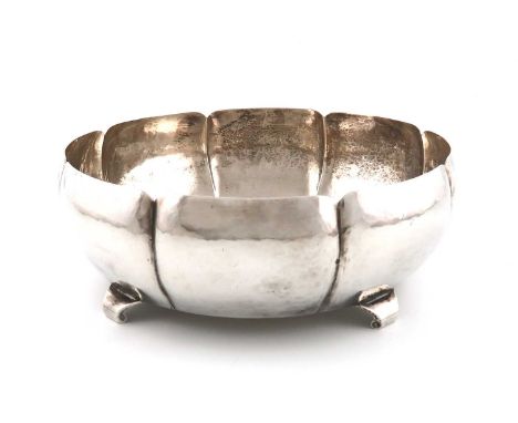 By David Fullerton, a silver bowl,London 1932,lobed circular form, spot-hammered decoration, on four bracket feet, diameter 1