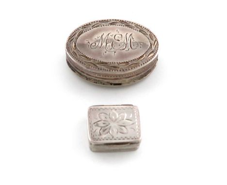 An early 19th-century miniature silver vinaigrette,  unmarked, rectangular form, the hinged cover with a flower, length 1.3cm