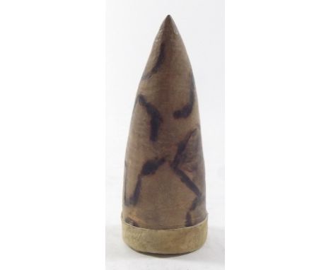 An African snuff box from Botswana, 11.5cm tall 