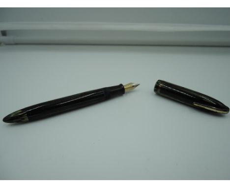 A Sheaffer Balance fountain pen, 1941, Green striated with military clip, medium nib, piston fill, very good condition, made 