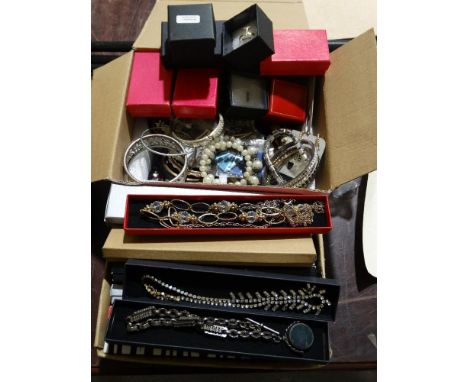     A Box Of Vintage Carpentry &amp; Other Tools                                        
