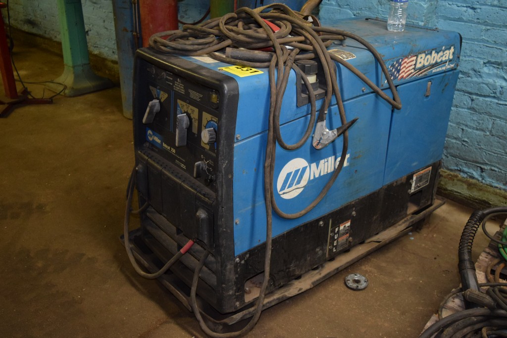 MILLER BOBCAT 250 CC/CV DC WELDER/GENERATOR/BATTERY CHARGER