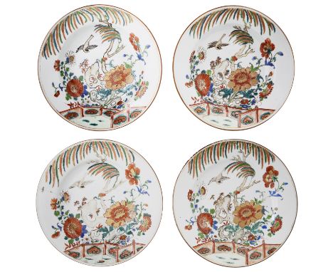 A PAIR OF CHINESE EXPORT PORCELAIN PLATES AND A PAIR OF BOWLS QIANLONG PERIOD 1736-1795 each painted in enamels and gilding w