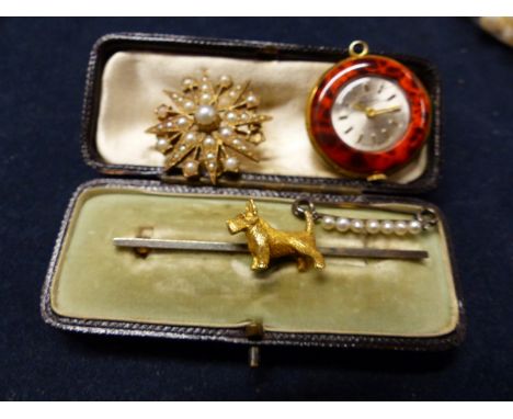 A PRECIOUS METAL 'SCOTTIE' BAR BROOCH, A 9CT GOLD SEED PEARL SET STAR PENDANT, A SEED PEARL SET BAR BROOCH AND A BULER FOB WA