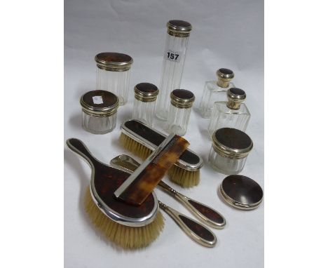 EIGHT SILVER MOUNTED GLASS TOILET JARS WITH TORTOISESHELL LIDS, A POWDER COMPACT, BUTTON HOOK, COMB, BRUSHES, SHOE HORN, CIRC