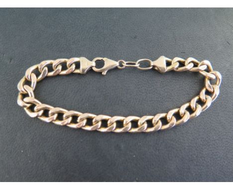 A 9ct gold curb-link bracelet - Hallmarked London - Length 22cms - Weight approx 11.4gms
Condition Report: good - With light 