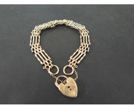 A three-bar gate bracelet - With padlock clasp - Stamped 375 - Length 19cms - Weight approx 18.1gms
Condition Report: Good - 