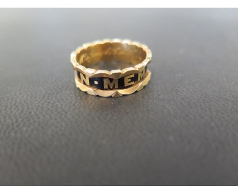 A mid Victorian 18ct gold memorial full-circle ring - With inscription to band dated 1854 - Hallmarked London 1854 - Ring siz