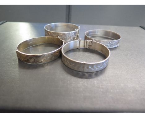 Four silver hinged bangles - Hallmarked Birmingham - Weight approx 4.4ozt
Condition Report: Good - With light surface dents a