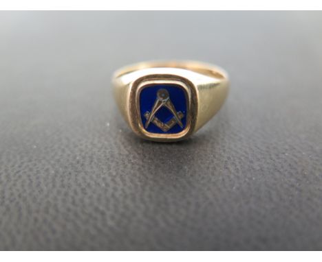 A 9ct gold Masonic enamel signet ring - Hallmarked Birmingham - Ring size U 1/2 - Weight approx 4.9gms
Condition Report: Good