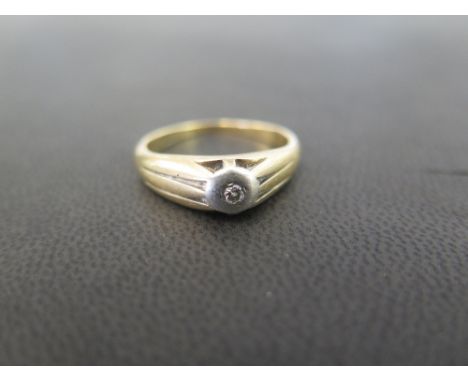 A diamond ring - With grooved line detail - Stamped 9ct - Ring size R - Weight approx 4.2gms
Condition Report: Good to fair -