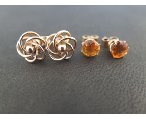 A pair of 9ct gold twist ear studs - Hallmarked London - Together with a pair of citrine ear studs - Stamped 9ct - Total weig
