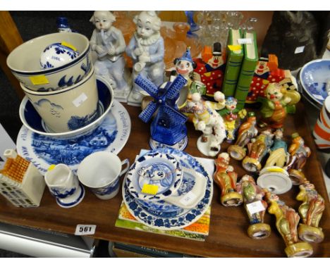 A tray of vintage ceramic clowns, bookends, blue & white china