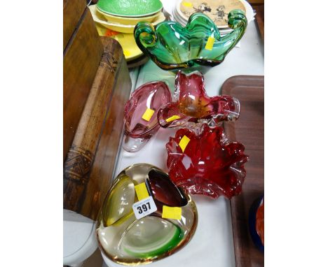 Five items of coloured art glass