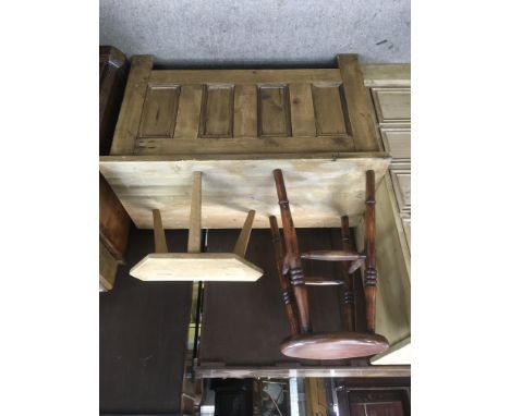 A pine box, two stools and three vintage suitcases (5).