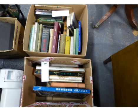A QUANTITY OF BOOKS ON CHINA, CHINESE JADE, CLOISONNE, SNUFF BOTTLES, CERAMICS AND POLITICS, TO INCLUDE THE AUTHORS: J O P BL