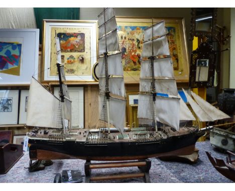 A SCALE MODEL THREE MASTED CLIPPER THE TORRENS (1875-1910) IN FULL SAIL WITH FIGURES ON THE DECK OF THE SHIP WITH A COPPER BO