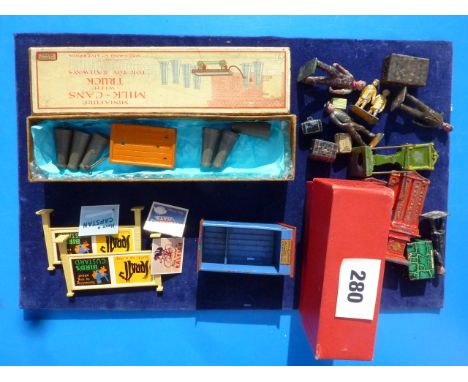 HORNBY BOXED SET OF MINIATURE MILK CANS WITH TRUNK T/W STATION HUT & OTHER DIE CAST ACCESSORIES