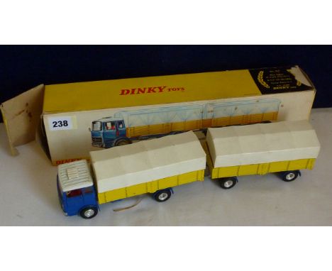 DINKY TOYS BOXED 917 MERCEDES BENZ TRACTOR UNIT & TRAILER. ONE DAMAGED WHEEL ON TRAILER
