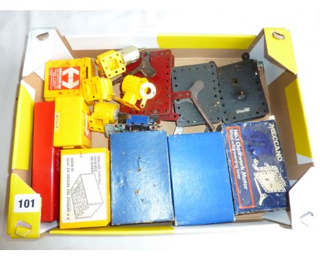 MECCANO : 5 X NO 1 MOTORS ( 3 BOXED) (2 PRE WAR) PLUS MAGIC MOTOR & SEVERAL YELLOW MOTOR CONTROL UNITS