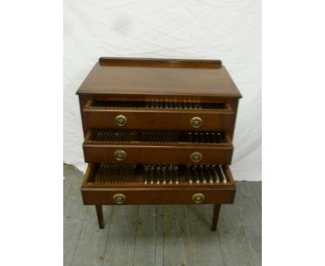 Mahogany cutlery stand to include 12 place setting of silver plated flatware
