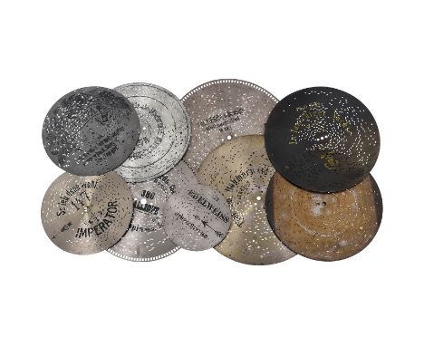 Sehr große Sammlung Spieluhrenplatten, um 19001) Symphonion: 73 x Ø 19,5 cm (7 ¼ in.), 4 x Ø 21 cm (8 ¼ in.), 28 x Ø 24 cm (9