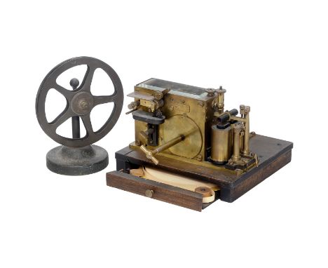 Morse-Telegraph von Siemens &amp; Halske, um 1900Farbschreiber, Nr. 34619, Messing, Federwerk, Holzsockel mit Schublade für d