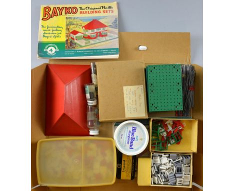Bayko boxed building set together with instruction booklet for No. 4