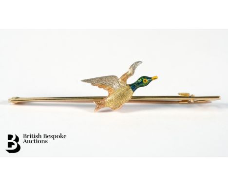A 15ct, platinum and enamel flying duck bar brooch, approx 60 mm, 3.8 gms.&nbsp;
