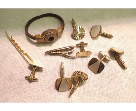 Mixed pairs of gents cufflinks, tie clips and a bracelet watch. P&amp;P Group 1 (£14+VAT for the first lot and £1+VAT for sub