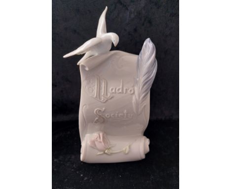 7677 "Art brings us together ". Lladro Society plaque for 1998. Unknown sculptor. 6.5" high by 3.5" wide, no damage, with ori
