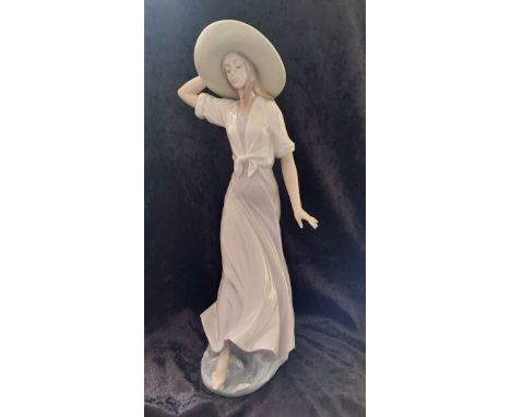 6863 "Mediterranean light". Spring 2002 event piece, available in 2002 only. By Ernest Massuet. Signed. 14.5" high by 6" wide