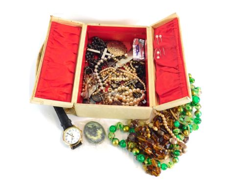 A cream faux leather jewellery box and contents, to include faux pearl necklaces, crucifix, medallions, etc. (1 box) 