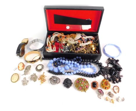 A black leatherette jewellery box and contents, to include a plated bangle, beaded necklaces, bangles, watch chains, studs, e