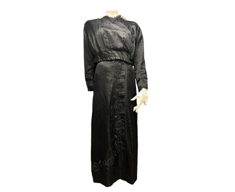 Three pieces in lot. A quality example of a ladies original Edwardian (possibly mourning) costume in fine black silk with Jet