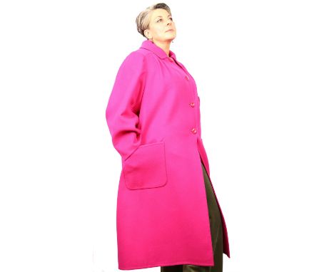 SARTORIA VERZOLA. An Italian good-quality bespoke tailor-made bright pink ladies overcoat. Probably cashmere. Generous size U