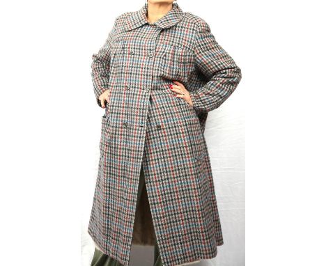 SENATORIA MODA . An Italian good-quality bespoke tailor-made checked tweed ladies double-breasted overcoat with detachable re