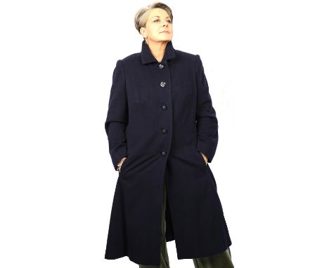 SENATORIA MODA  MILANO. An Italian good-quality bespoke tailor-made navy blue ladies overcoat. Cashmere with silk lining. Gen