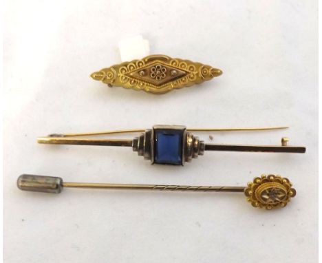 Mixed lot comprising a hallmarked 9ct Gold lozenge shaped Bar Brooch with raised centre, the Chester hallmark unclear, repair