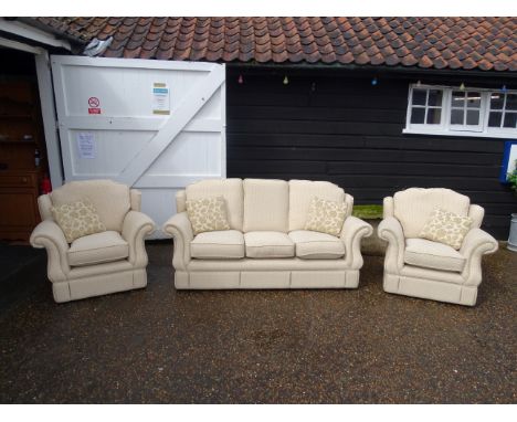3 Seater sofa and 2 armchairs&nbsp; in good. very clean condition
